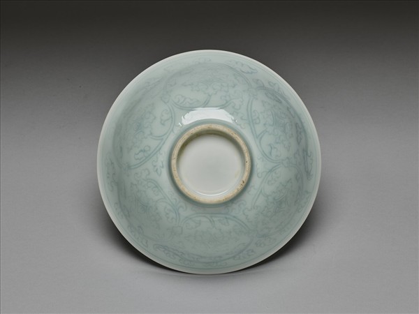 青白瓷劃花花卉紋碗