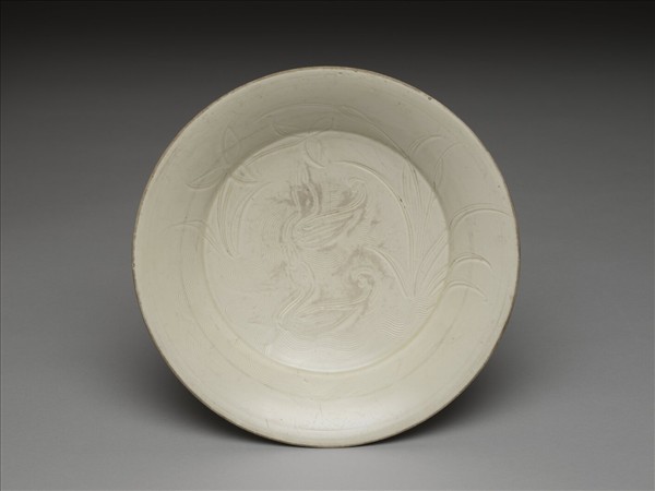 定窯 白瓷劃花蓮塘鴛鴦紋盤