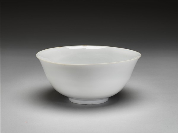 甜白釉雙龍紋碗