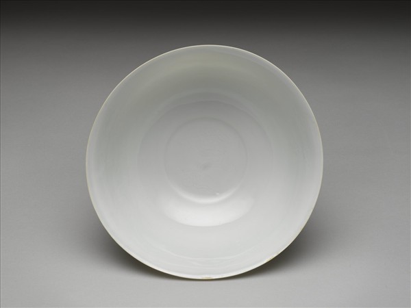 甜白釉雙龍紋碗