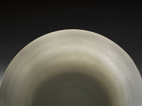 甜白釉雙龍紋碗