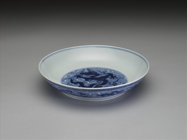 青花波濤龍紋盤