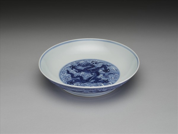 青花波濤龍紋盤