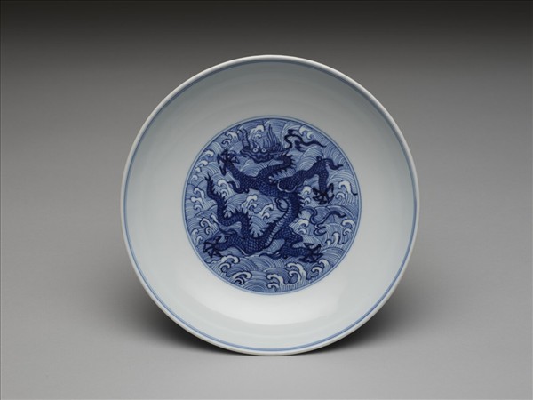 青花波濤龍紋盤