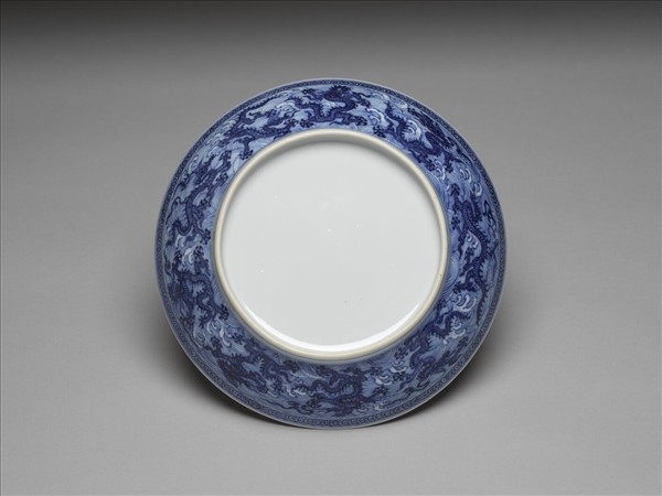 青花波濤龍紋盤
