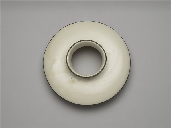 白瓷劃花回紋盞托