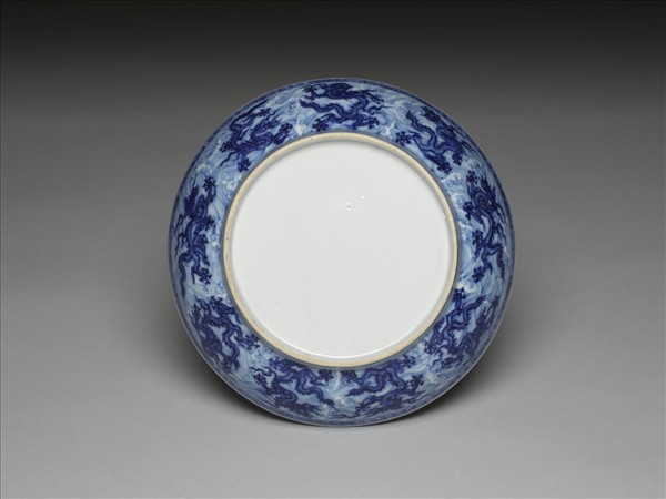 青花波濤龍紋盤