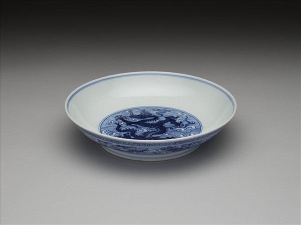 青花波濤龍紋盤