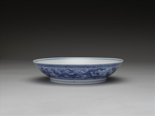 青花波濤龍紋盤