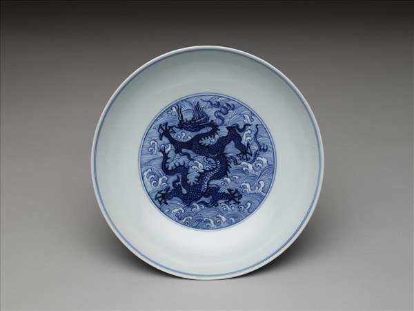青花波濤龍紋盤