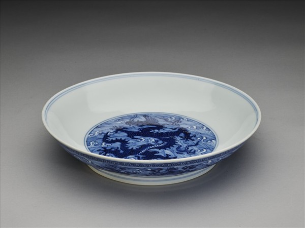 青花波濤龍紋盤