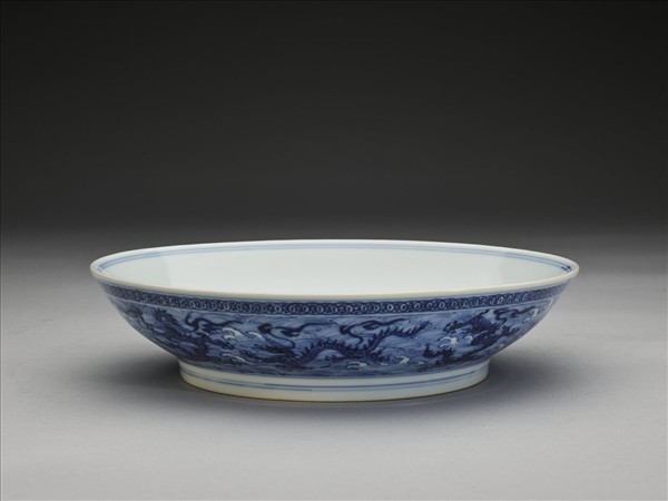 青花波濤龍紋盤
