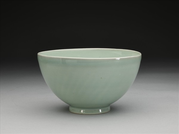 冬青釉蓮子碗