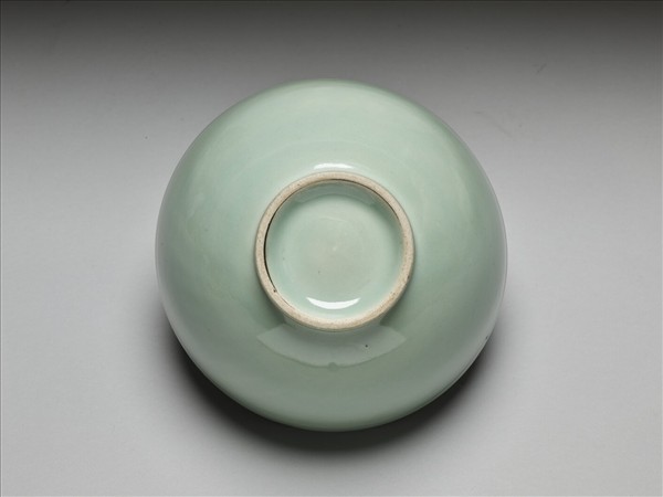 冬青釉蓮子碗