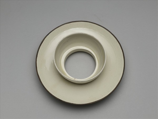 白瓷劃花回紋盞托