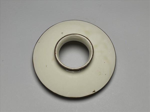 白瓷劃花回紋盞托