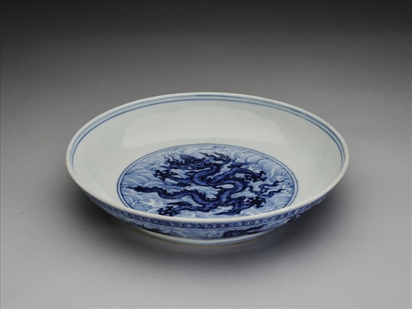 青花波濤龍紋盤