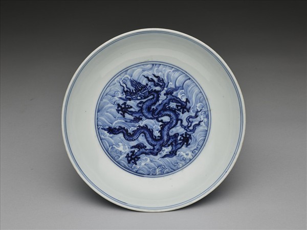 青花波濤龍紋盤