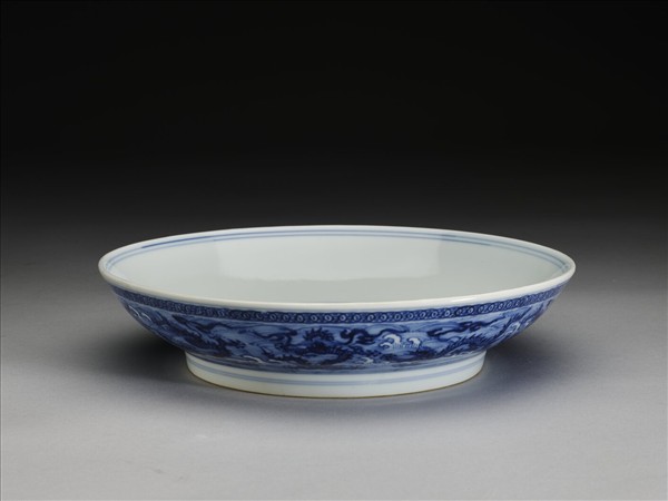 青花波濤龍紋盤