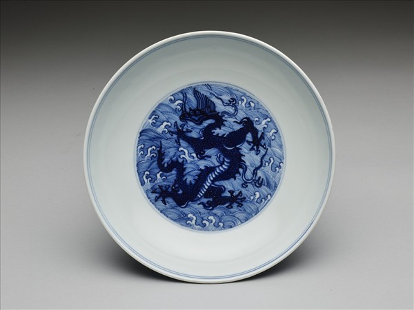 青花波濤龍紋盤