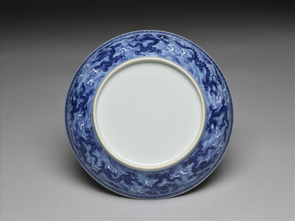 青花波濤龍紋盤