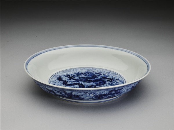 青花波濤龍紋盤