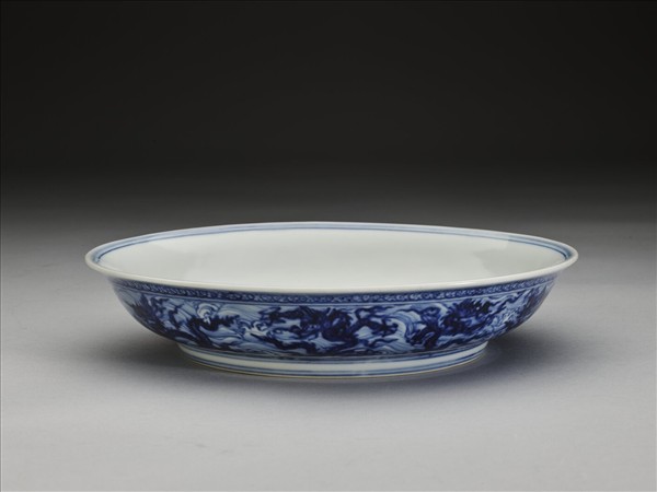 青花波濤龍紋盤