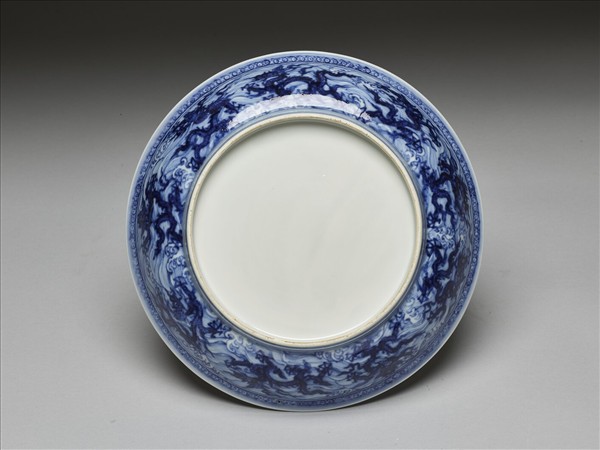 青花波濤龍紋盤