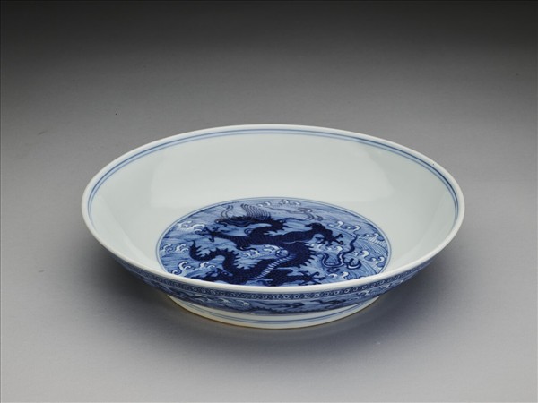 青花波濤龍紋盤