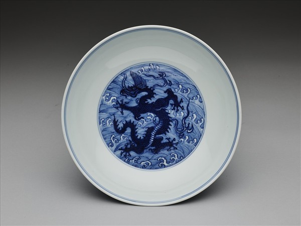 青花波濤龍紋盤