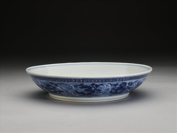 青花波濤龍紋盤