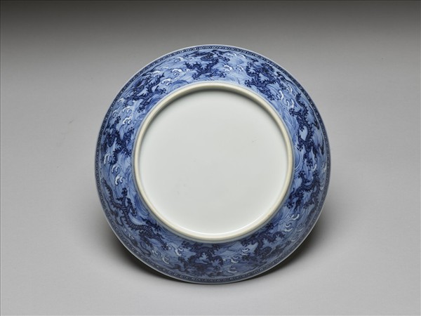 青花波濤龍紋盤