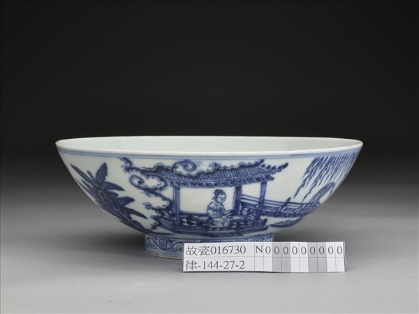 青花仕女嬰戲圖碗