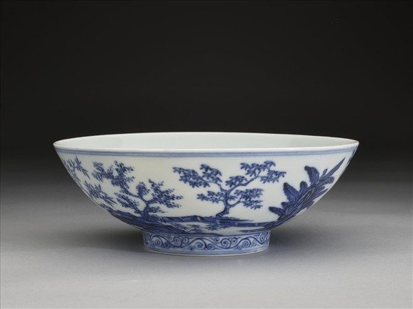 青花仕女嬰戲圖碗