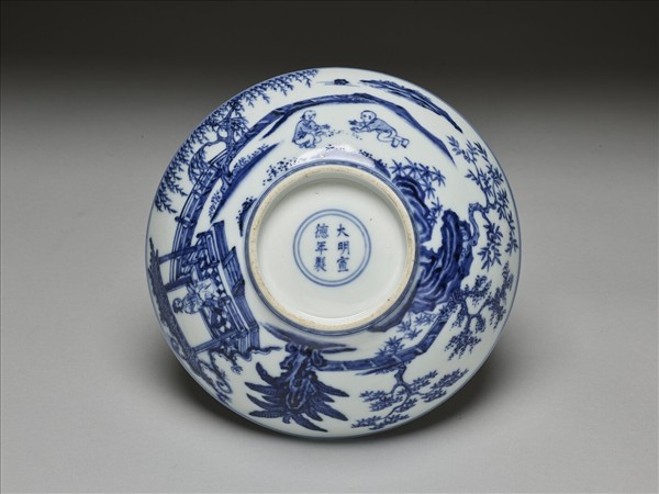 青花仕女嬰戲圖碗