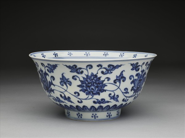 青花番蓮紋碗