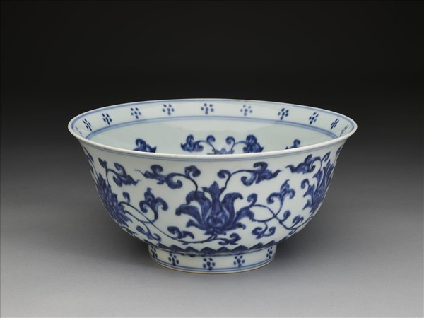 青花番蓮紋碗