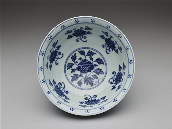 青花番蓮紋碗