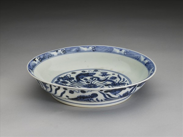 青花蓮塘游魚紋盤