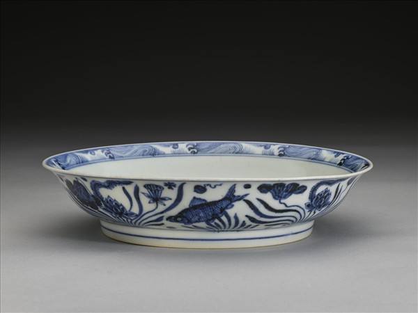 青花蓮塘游魚紋盤