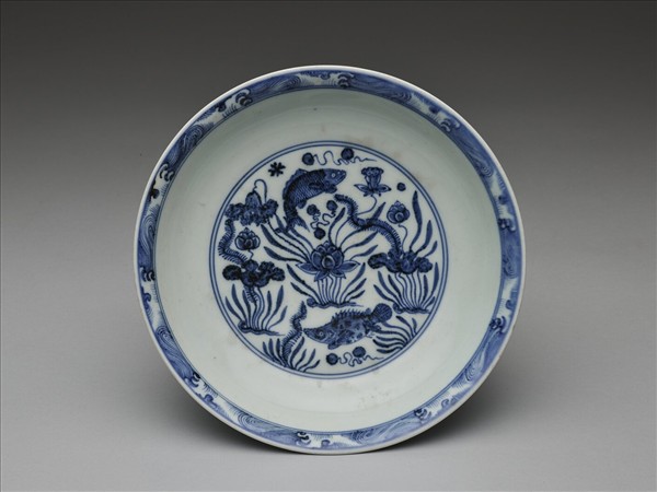 青花蓮塘游魚紋盤