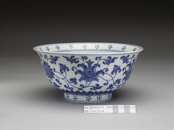 青花番蓮紋碗