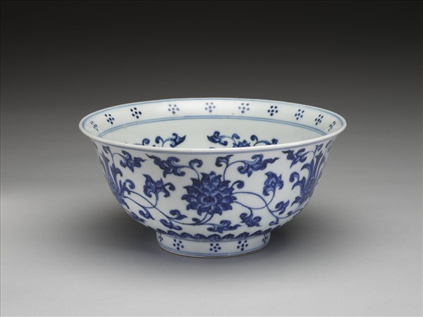 青花番蓮紋碗