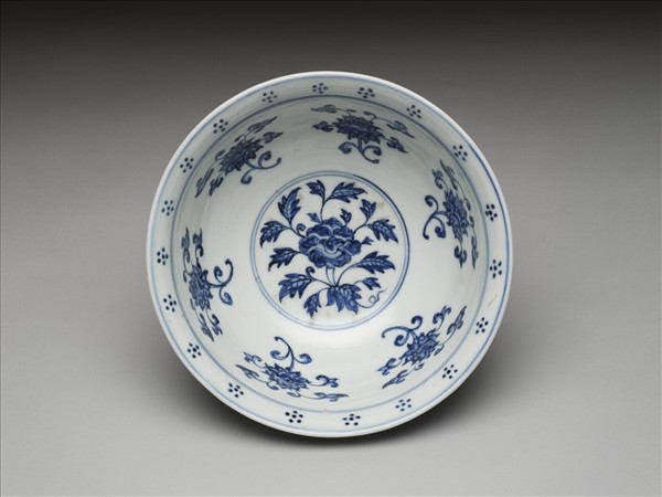 青花番蓮紋碗