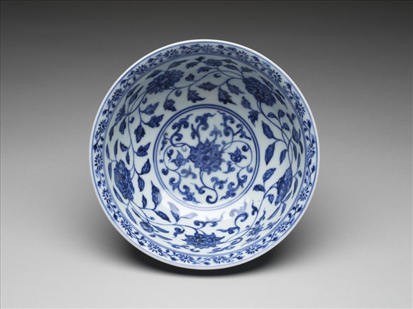 青花轉枝蓮紋碗