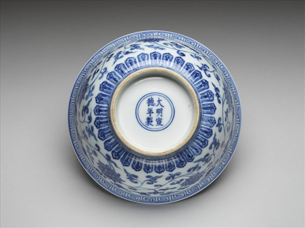 青花轉枝蓮紋碗