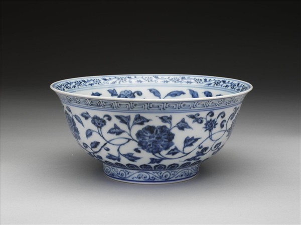 青花纏枝花卉紋碗