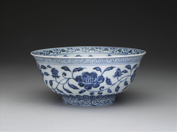 青花纏枝花卉紋碗