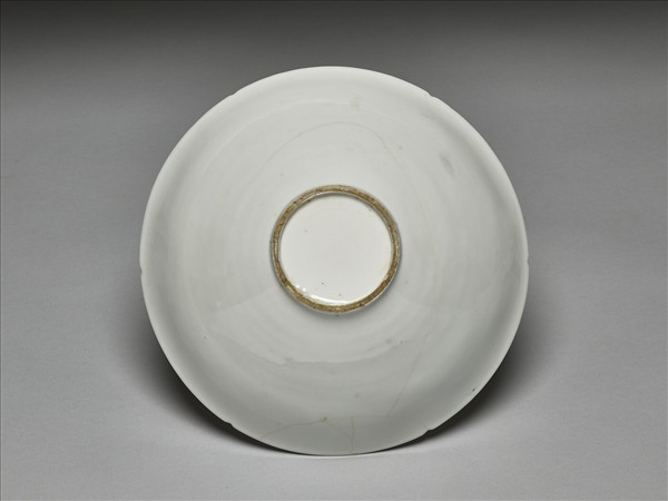 白釉錐拱番蓮八寶紋葵口碗