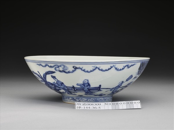 青花山水仕女圖碗